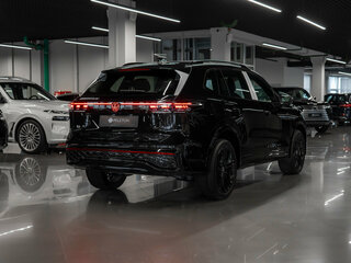 2026 Volkswagen Tiguan L Pro III (China Market), чёрный, 5000000 рублей, вид 5