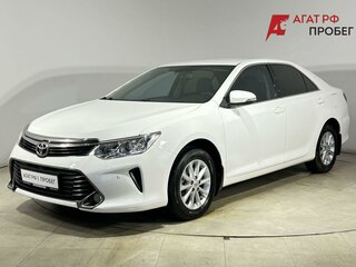 2016 Toyota Camry VII (XV50) Рестайлинг, белый, 1940000 рублей, вид 1