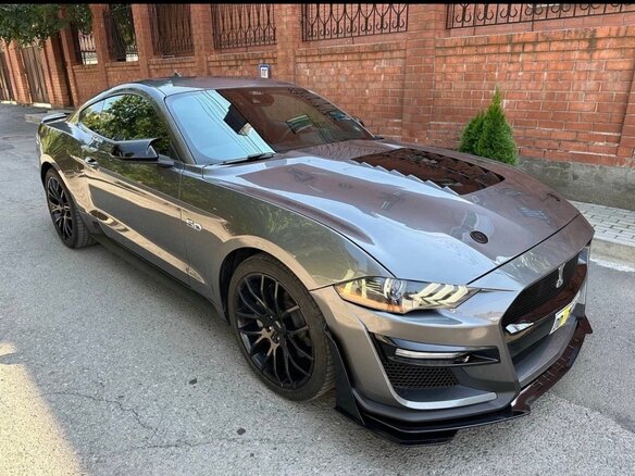 2021 Ford Mustang VI Рестайлинг, серый, 5100000 рублей - вид 2