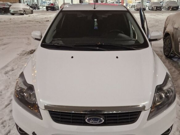 2010 Ford Focus II Рестайлинг, белый, 600000 рублей