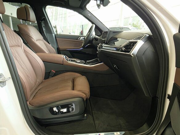 2025 BMW X5 40i IV (G05/G18) Рестайлинг, белый - вид 13