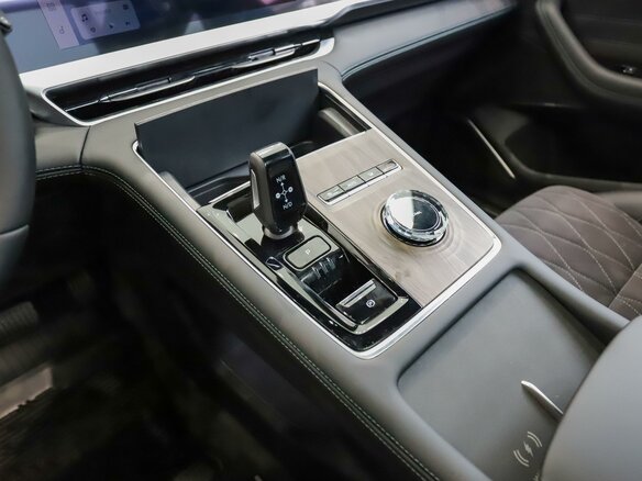 2026 Geely Monjaro I Рестайлинг, белый - вид 13