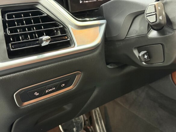 2025 BMW X7 40i I (G07) Рестайлинг, белый - вид 15