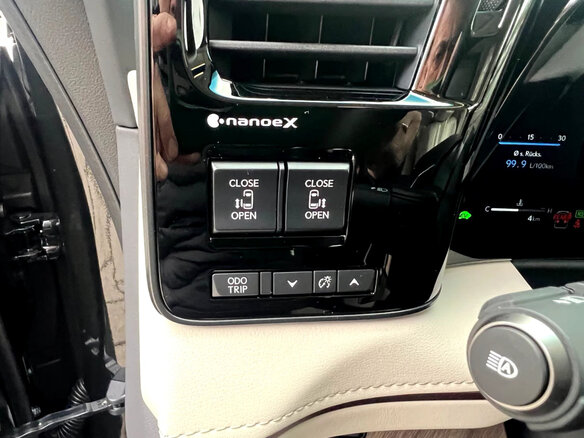 2026 Lexus LM 350h II, чёрный, 16200000 рублей - вид 24