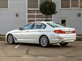 2017 BMW 5 серии 520i VII (G30/G31/G38), белый, 2295000 рублей, вид 4