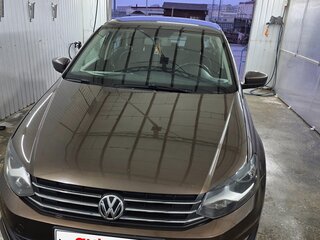 2015 Volkswagen Polo V Рестайлинг, коричневый, 900000 рублей, вид 2