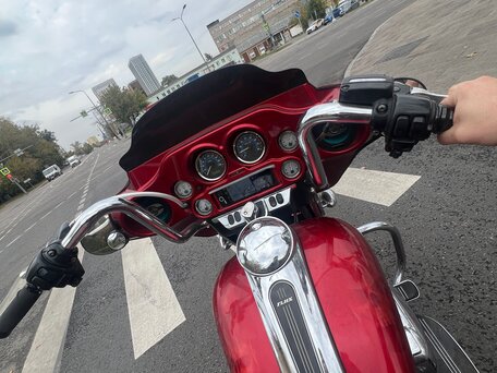 2012 Harley-Davidson Street Glide, красный, 940000 рублей, вид 2
