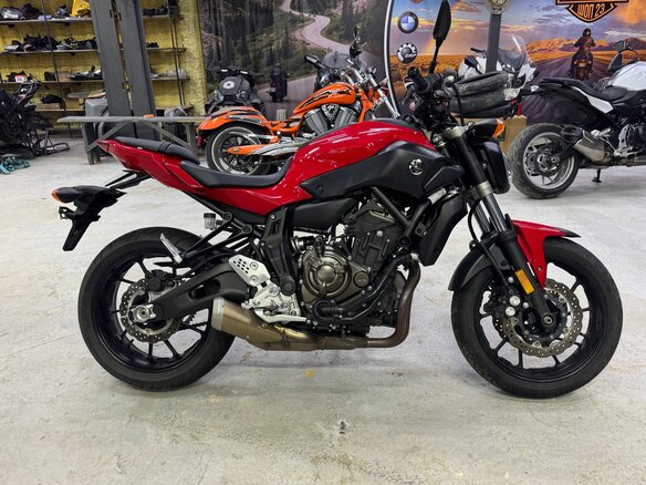 2017 Yamaha MT-07 (FZ-07), красный, 765000 рублей