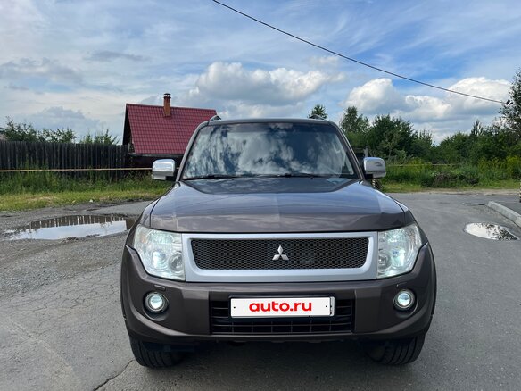 2011 Mitsubishi Pajero IV Рестайлинг 1, коричневый, 2000000 рублей - вид 3