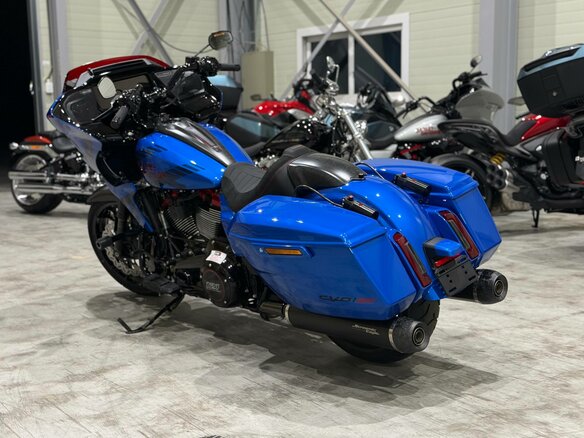 2026 Harley-Davidson CVO Road Glide, синий - вид 16