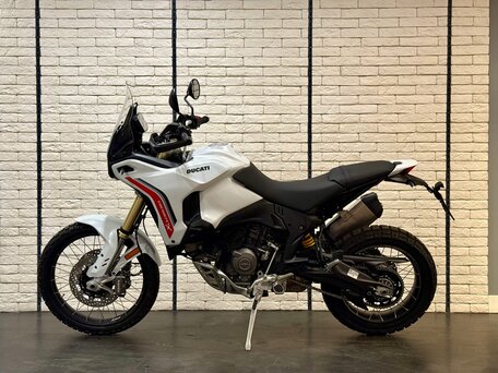 2026 Ducati DesertX, белый, 2450000 рублей, вид 4