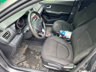 2014 Kia Rio 6-speed III, серый, 801000 рублей, вид 5