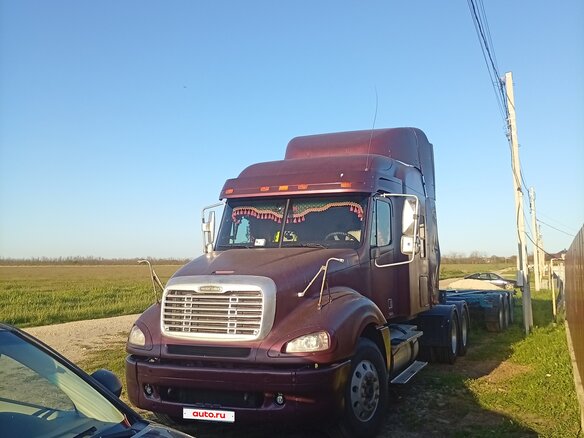 2003 Freightliner Columbia, фиолетовый, 2450000 рублей