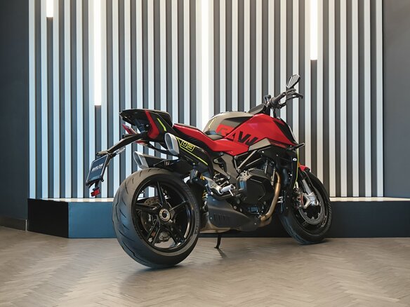 2026 QJMotor SRK 921, красный, 1090000 рублей - вид 4