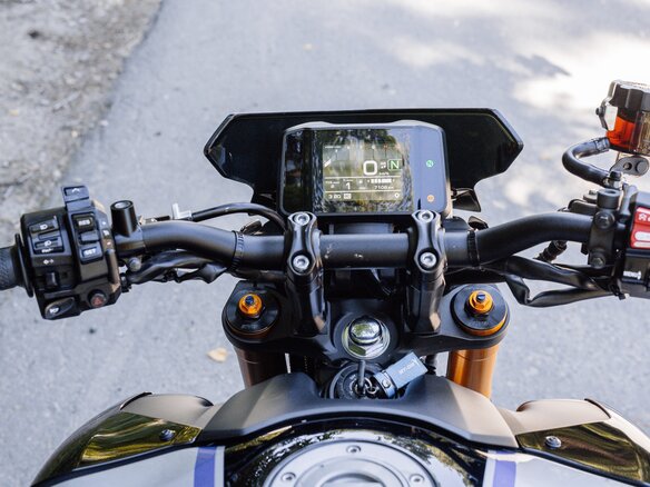 2022 Yamaha MT-09 (FZ-09), серебристый, 1075000 рублей - вид 20