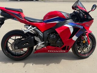 2020 Honda CBR 600RR, красный, 999000 рублей, вид 3