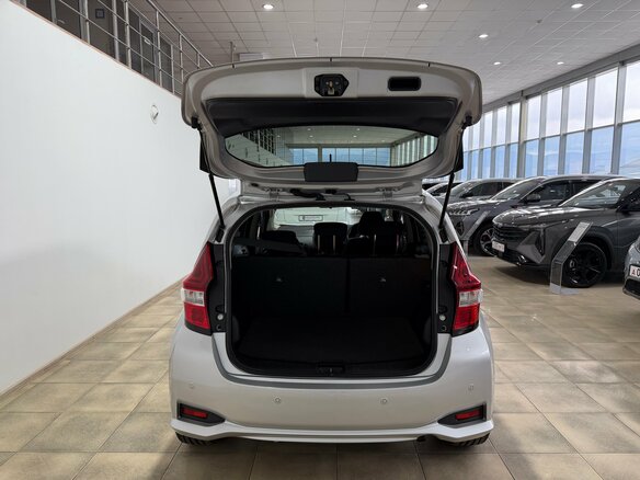 2020 Nissan Note e-Power II Рестайлинг, серебристый, 1300000 рублей - вид 26