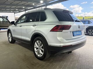 2017 Volkswagen Tiguan II, серебристый, 2150000 рублей, вид 3