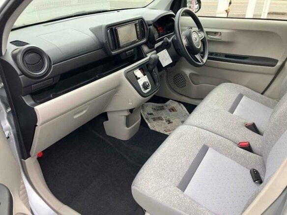 2020 Toyota Passo III Рестайлинг, серебристый, 650000 рублей - вид 10