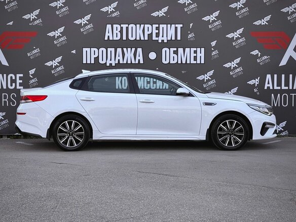 2019 Kia Optima IV Рестайлинг, белый, 1390000 рублей - вид 8