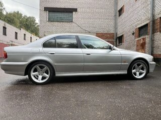 2001 BMW 5 серии 525i IV (E39) Рестайлинг, белый, 1150000 рублей, вид 4