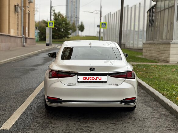 2020 Lexus ES 250 VII, белый, 4450000 рублей - вид 4