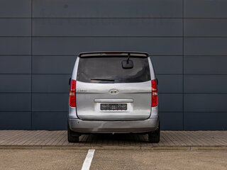 2011 Hyundai Grand Starex I, серый, 1850000 рублей, вид 5