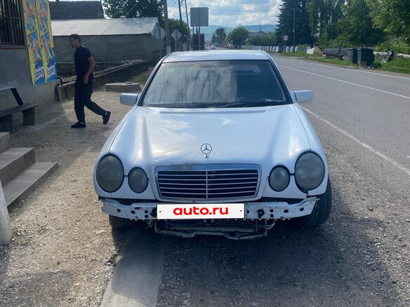 1999 Mercedes-Benz E-Класс 200 II (W210, S210), белый, 199999 рублей
