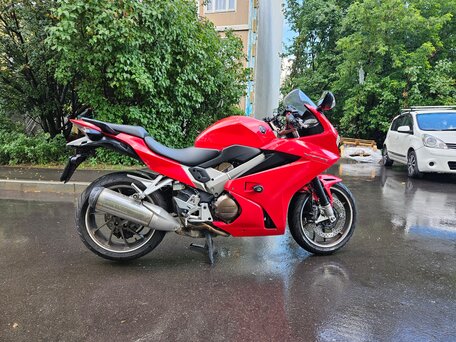 2014 Honda VFR 800, красный, 740000 рублей, вид 4
