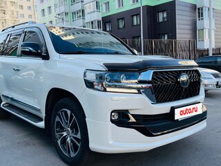 2020 Toyota Land Cruiser 200 Series Рестайлинг 2, белый, 9800000 рублей, вид 2