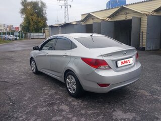 2013 Hyundai Solaris I, серебристый, 597000 рублей, вид 2