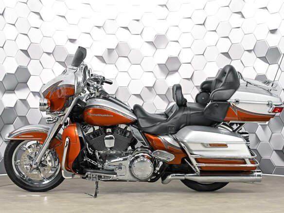 2014 Harley-Davidson Electra Glide, серебристый, 1429000 рублей - вид 3