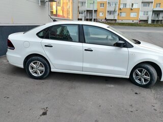 2018 Volkswagen Polo V Рестайлинг, белый, 1150000 рублей, вид 3