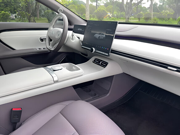 2026 Changan Qiyuan A06 28.39 kWh, серебристый, 2900843 рублей - вид 13