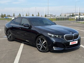 2025 BMW 5 серии 530i xDrive VIII (G60/G61/G68), синий, 7300000 рублей, вид 2