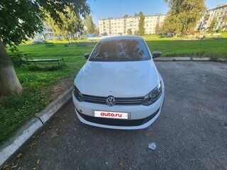 2015 Volkswagen Polo V, белый, 400000 рублей, вид 3