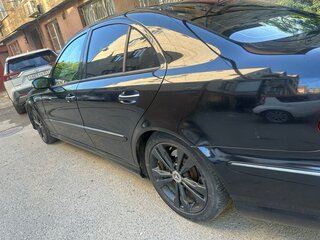 2004 Mercedes-Benz E-Класс 320 III (W211, S211), чёрный, 600000 рублей, вид 4