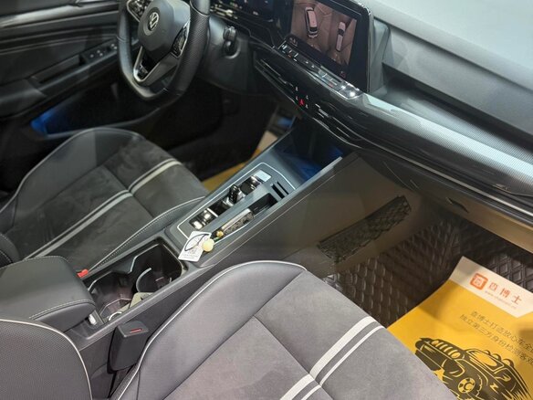 2023 Volkswagen Golf VIII, чёрный, 1650000 рублей - вид 7