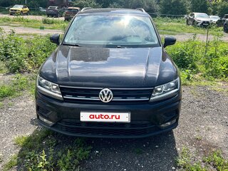 2017 Volkswagen Tiguan II, чёрный, 2697000 рублей, вид 1