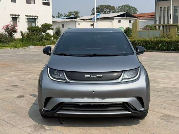 2025 BYD Dolphin 45.12 kWh I Рестайлинг, серебристый, 1840000 рублей - вид 2