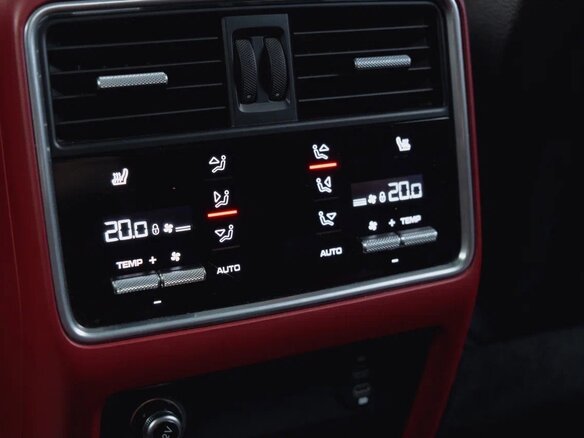 2020 Porsche Cayenne Turbo S E-Hybrid III, чёрный, 13000000 рублей - вид 20