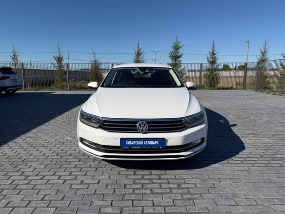 2015 Volkswagen Passat B8, белый, 1670000 рублей - вид 1