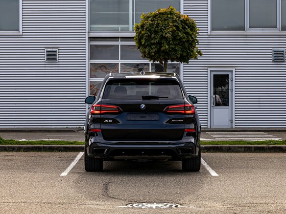 2022 BMW X5 40i IV (G05/G18), чёрный, 8295000 рублей - вид 4