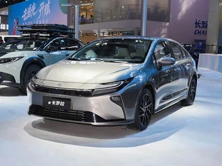 2026 Toyota Corolla XII (E210) Рестайлинг 2, серый, 3000000 рублей, вид 1