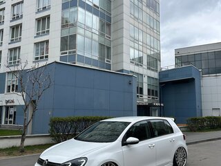 2011 Volkswagen Golf VI, белый, 999999 рублей, вид 2