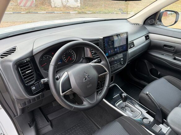 2017 Mitsubishi Outlander III Рестайлинг 2, белый, 1595000 рублей - вид 15