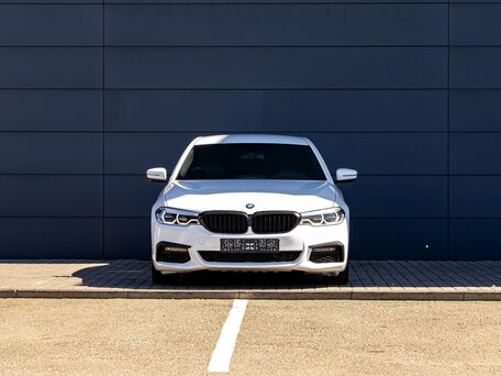 2019 BMW 5 серии 530i xDrive VII (G30/G31/G38), белый, 2495000 рублей, вид 2