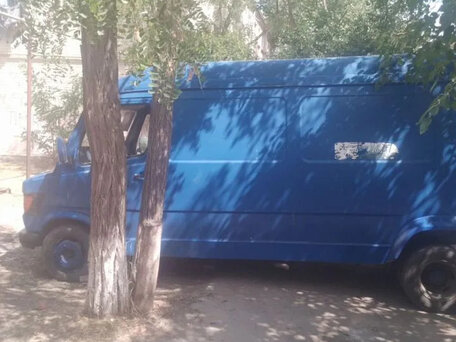 1988 Mercedes-Benz T1, синий, 380000 рублей, вид 2