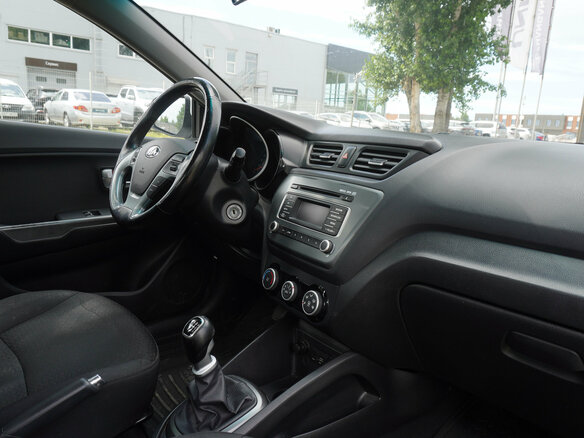 2015 Kia Rio III Рестайлинг, белый, 877000 рублей - вид 19