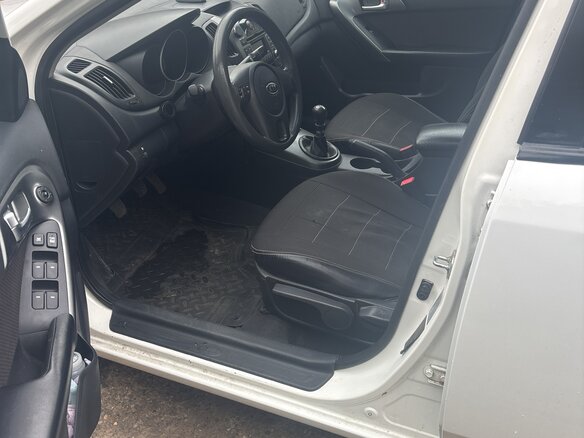 2010 Kia Cerato 5-speed II, белый, 620000 рублей - вид 4